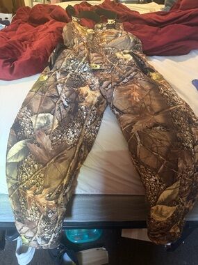 Kids Camo Insulated Puffer Bib - Brown Leaf Print